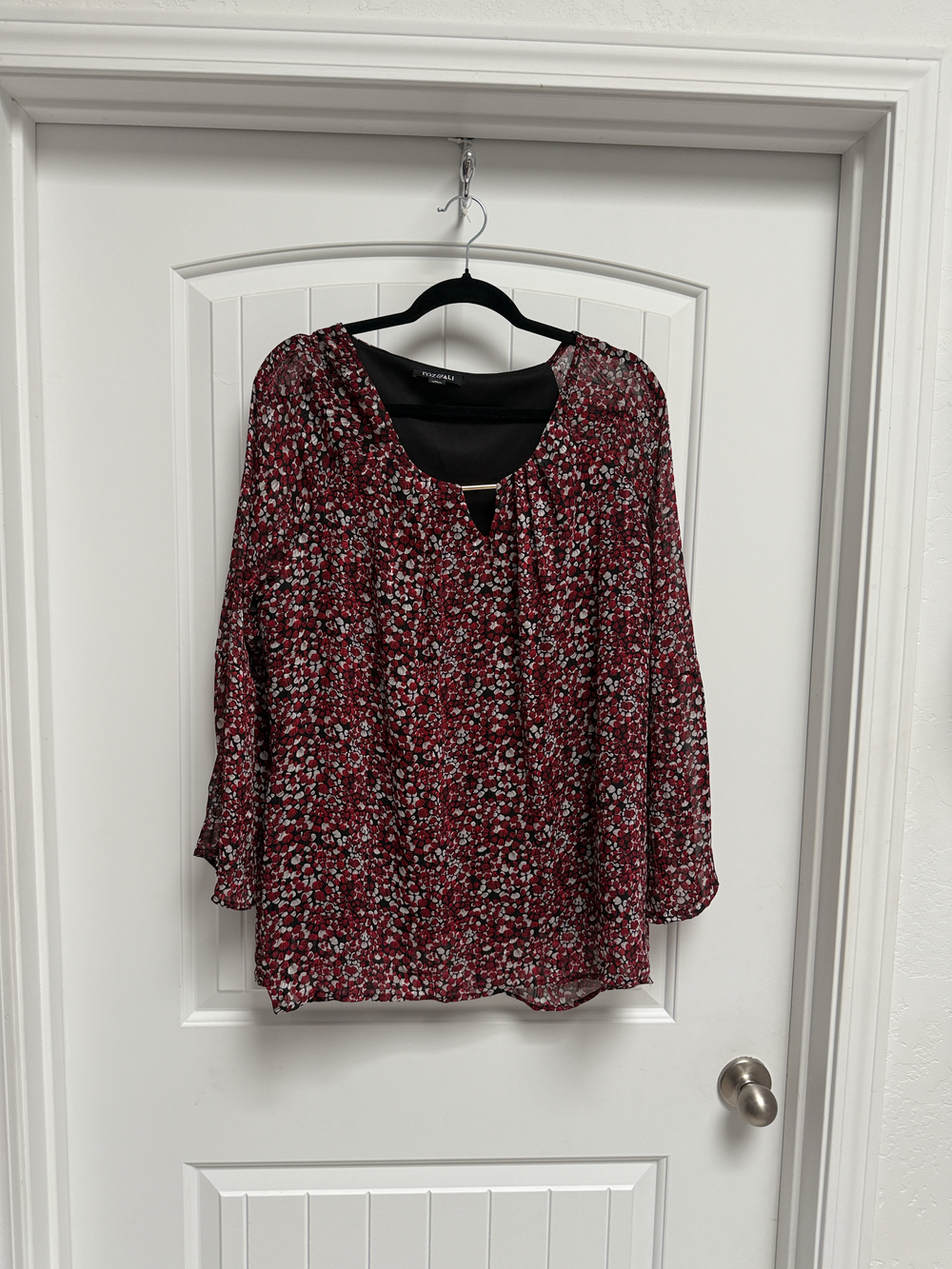 Roz and Ali red floral split neck 3 4 sleeve blouse
